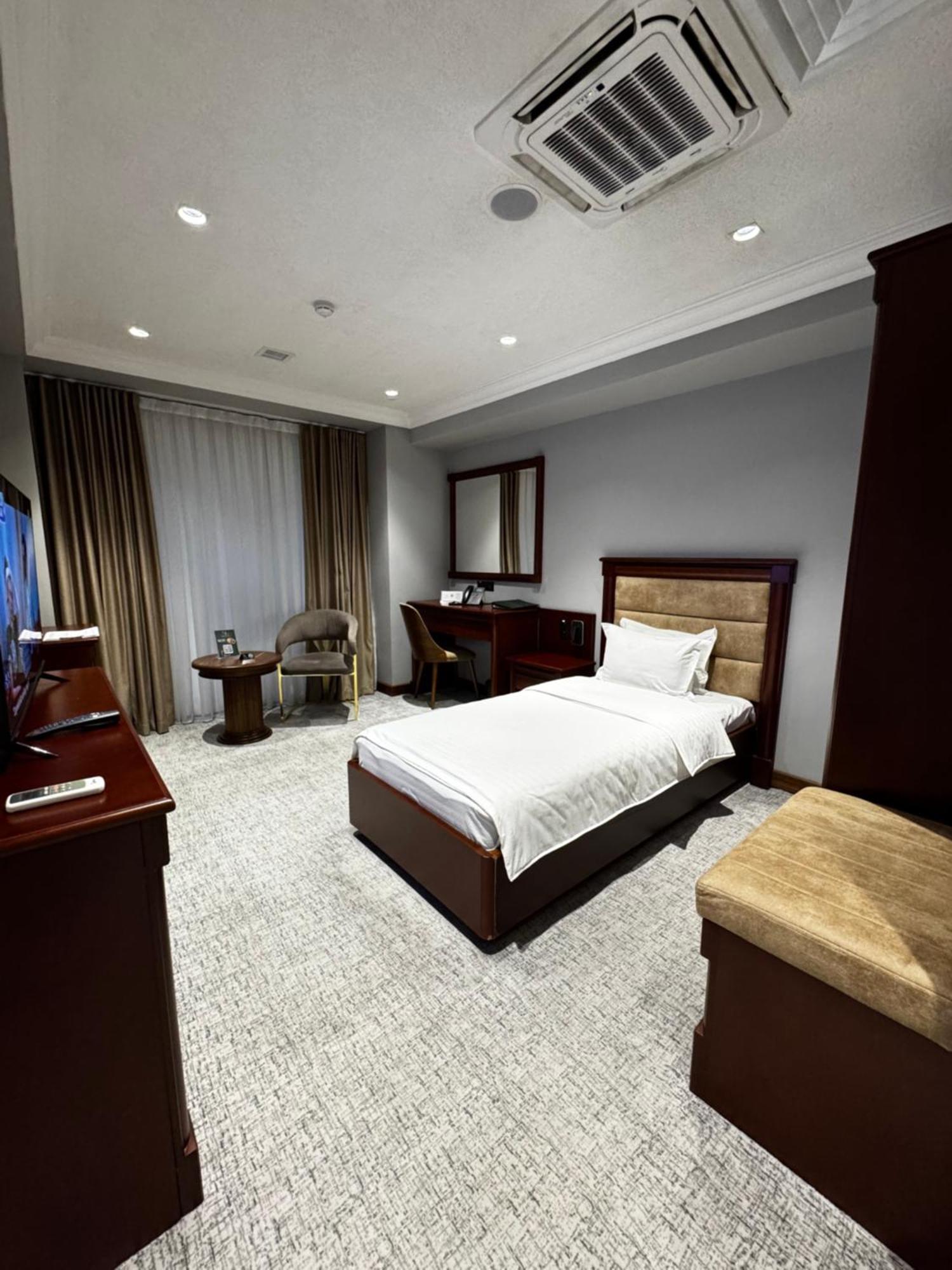 Hotel Mir Luxe Plaza Taskent Exterior foto